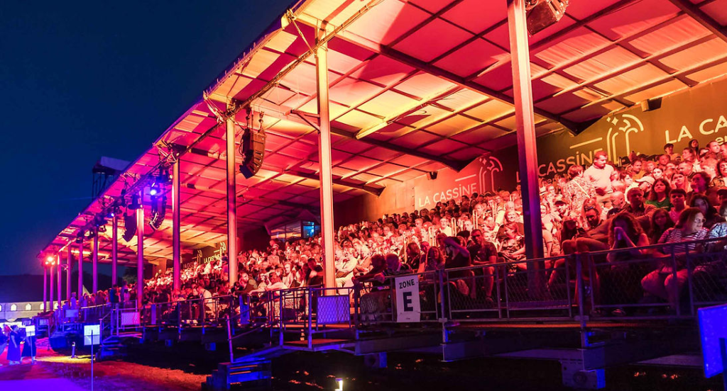 La tribune mobile & couverte (unique en Europe) du spectacle son et lumière de La Cassine en Ardenne à Vendresse